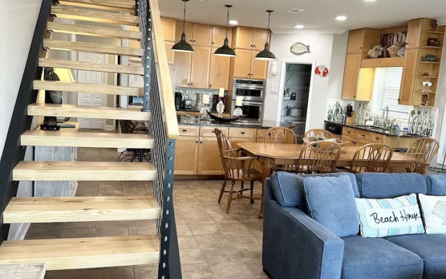 Dolphin Watch 3 Bedroom Townhouse by RedAwning