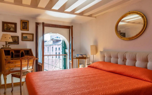 Ca’ Cappello Venetian Apartment M02074212072