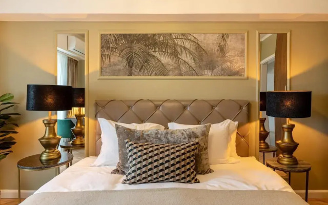 Bagheera and Mowgli in Bucure ti