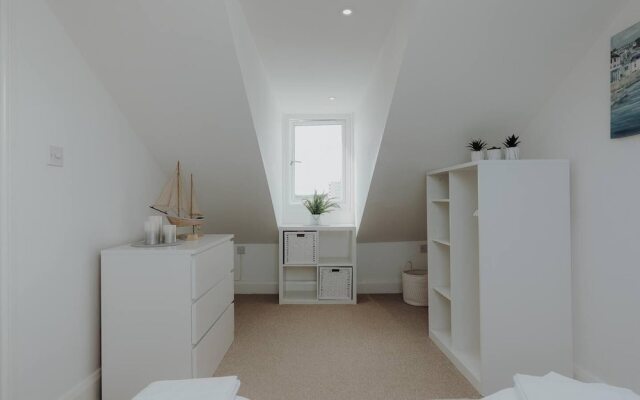 Stylish and Modern 2-bed Apartment in Herne Bay
