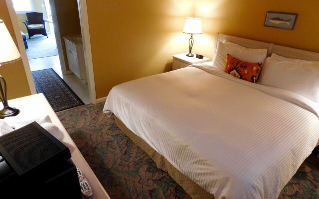 Pines & Palms Resort
