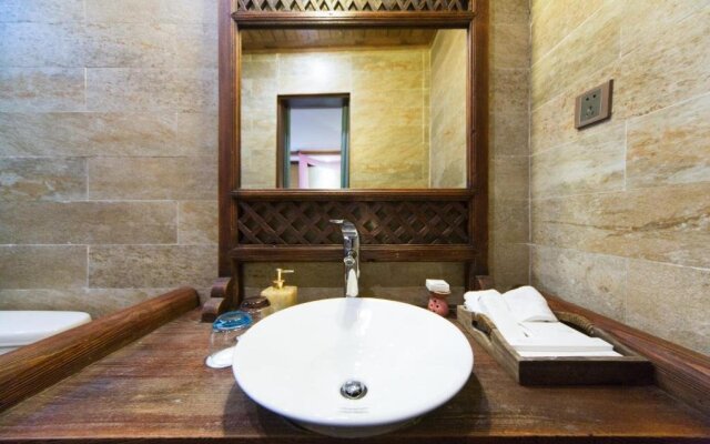 Lijiang Yuntian Palace Hotel