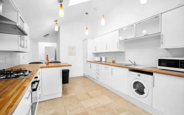 Spacious Home in Harborne