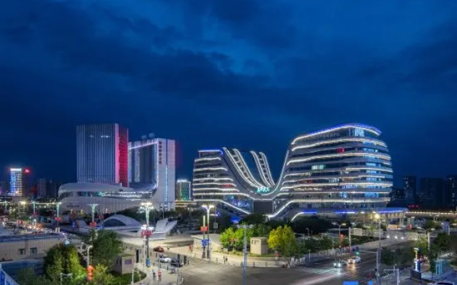 Super 8 Hotel Premier Urmqi High-Speed Railway Station – Outside – Urumqi