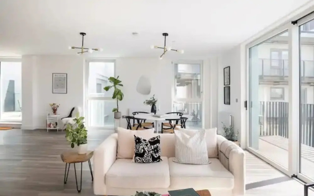 Stylish London Flat - Private Terrace - City View
