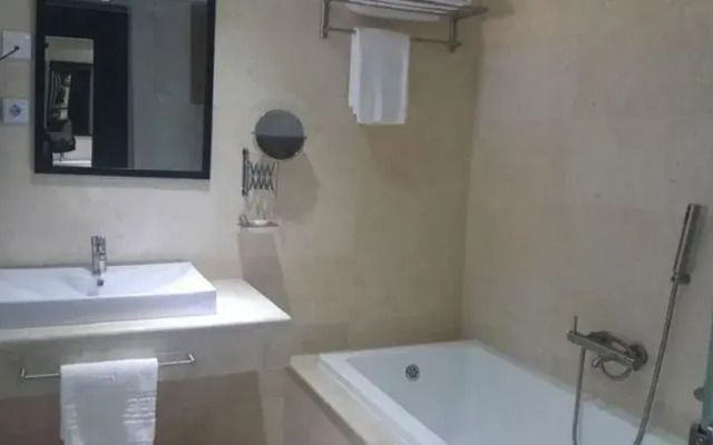 Golden Tulip Adef Oran