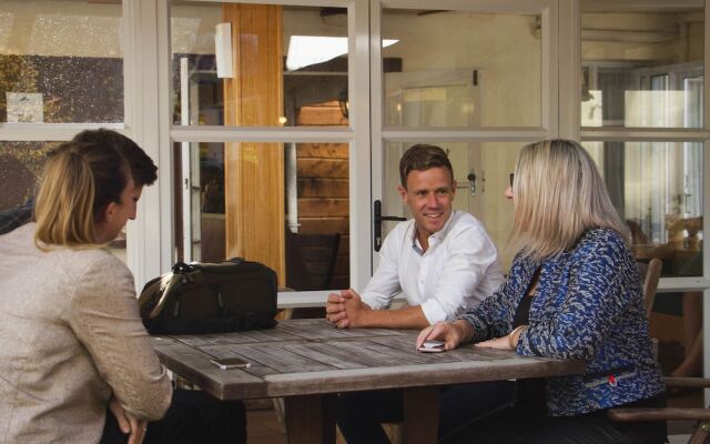 Dawson Falls Mountain Lodge