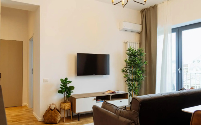 Sunny 2BR Flat - Top Location - Amazing Balcony