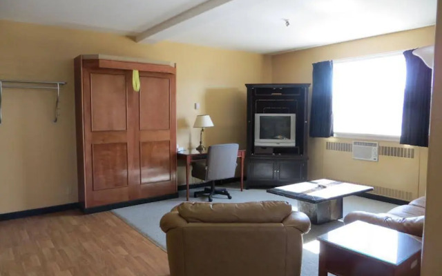 Athabasca Valley Inn & Suites