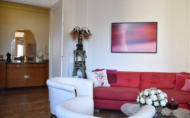 3 Bedroom Flat At The Foot of Bon Marché