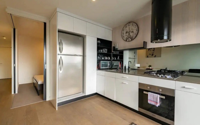 Modern 1 Bedroom Apartment in St Kilda
