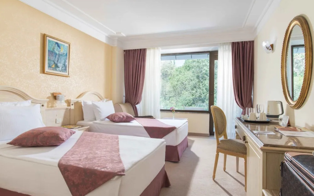 Palace Hotel - Sunny Day Resort