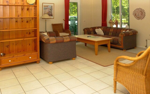 Spacious Holiday Home With Wifi, 20 km From Assen