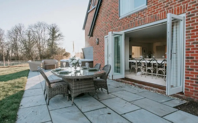 The Dragonfly - Central 2 Bedroom House
