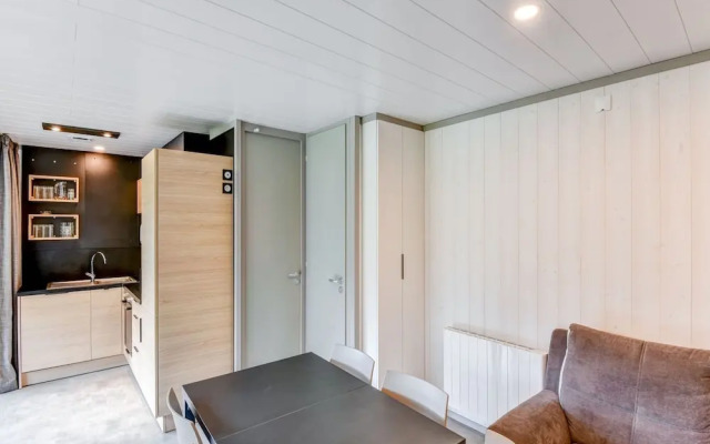 Secluded Chalet in Hourtin With Swimming Pool