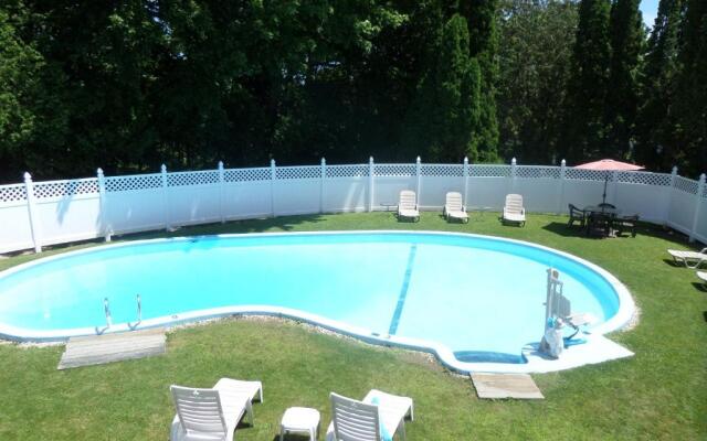 Claddagh Motel & Suites