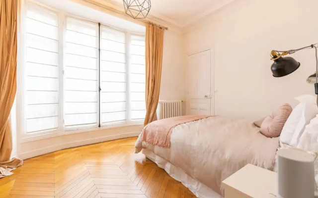 Chic Grenelle 3 Bedroom Apartment in Paris