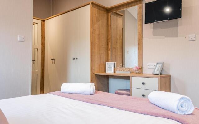 Lavender Lodge with Hot Tub