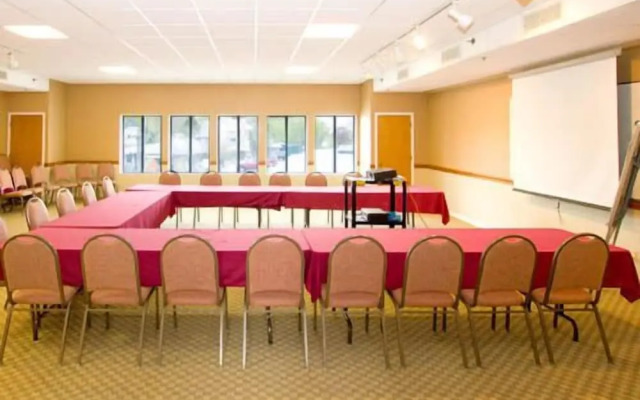 Edgewater Inn- Charlevoix