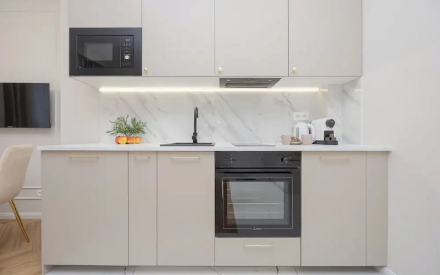 Grójecka Apartment by Renters