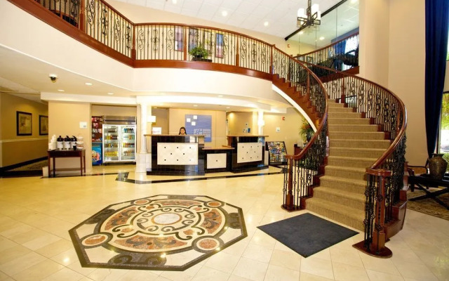 Holiday Inn Express & Suites Lathrop