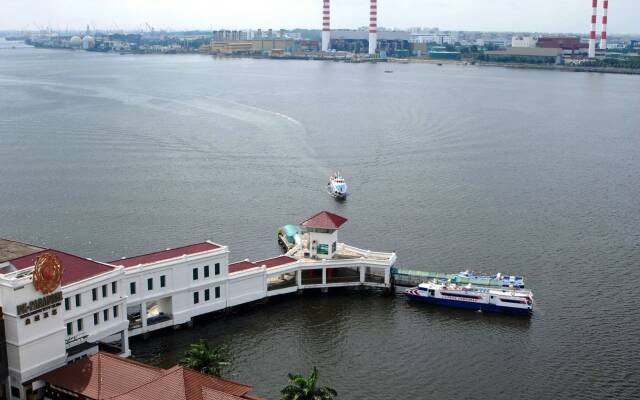 Berjaya Waterfront Hotel