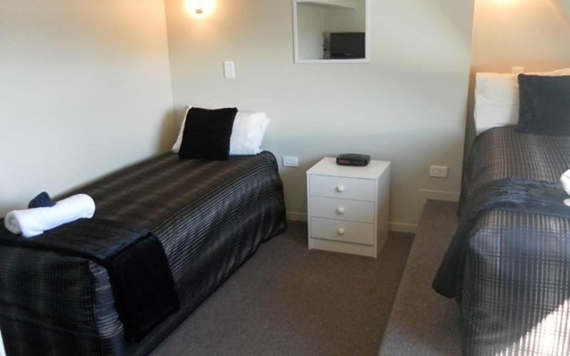 Aldan Lodge Motel