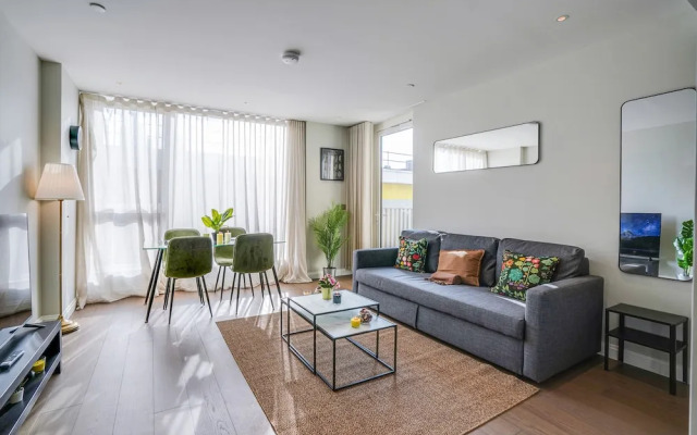 Central London Stay in Vauxhall With Balcony