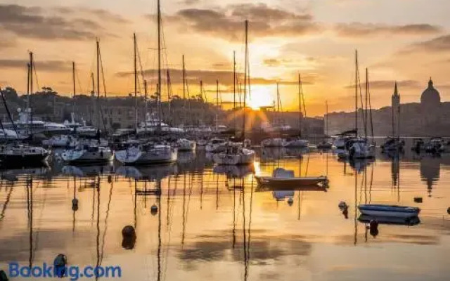 Seaside Bliss 3BR Holiday Apartment Sliema