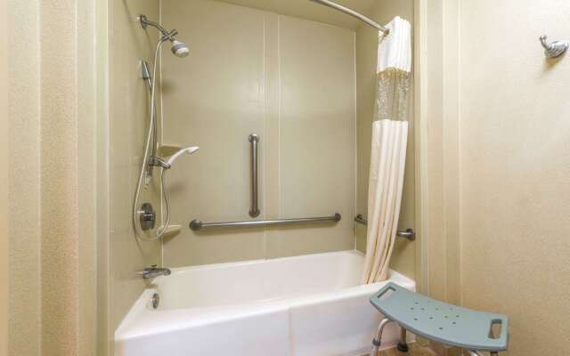 Days Inn & Suites by Wyndham Albuquerque North