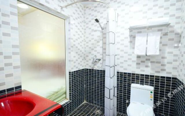 Xuzhou Jinbairun Hotel (Yunlong Lake Scenic Area Gongnong Road Subway Station)