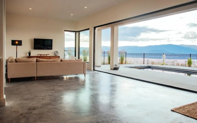Salt w Pool Sauna Lake View Upper Mission Lux