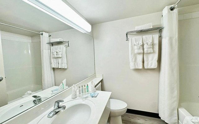 Divya Sutra Plaza and Conference Centre Calgary Airport
