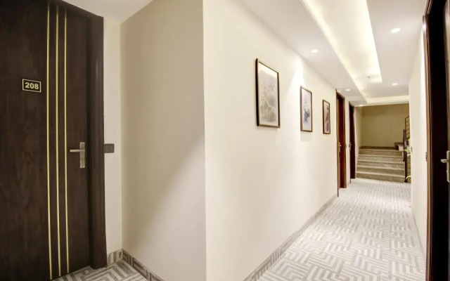 Saltstayz Premier – Galleria Market Road & Sector 27