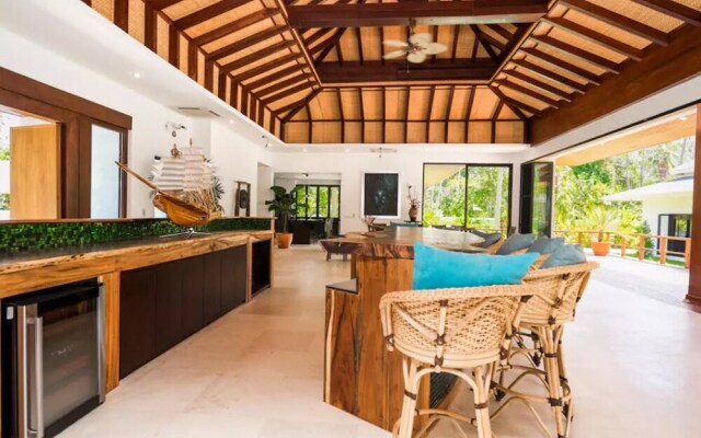 3 Bedroom Pure Luxury Lipa Noi