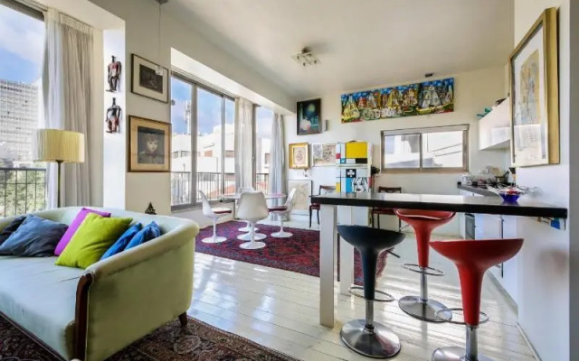 Trumpeldor - 2 Bed Apartment of Art!