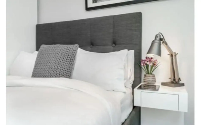 Tailored Stays - Victoria Road