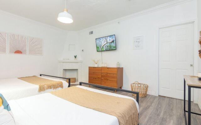 West Deco Boutique Apartments