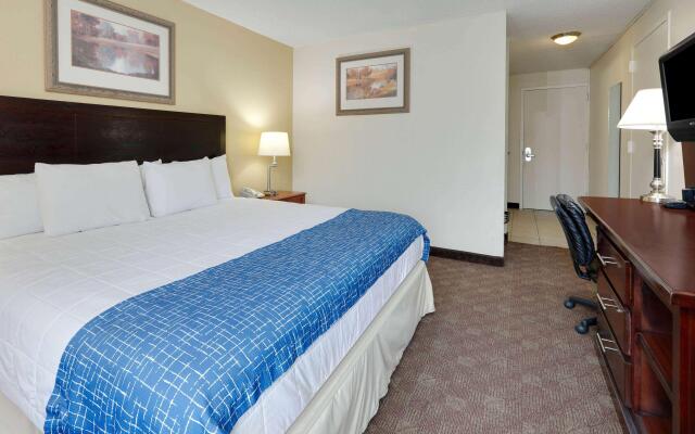 Travelodge By Wyndham Texarkana