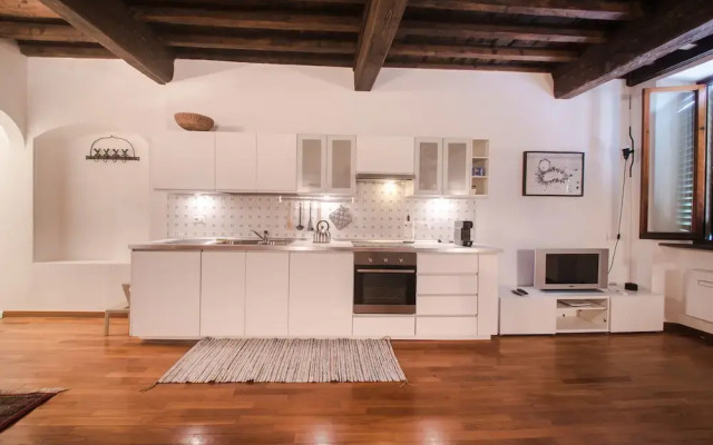 Well-Kept Apartment Short Walk to The Duomo