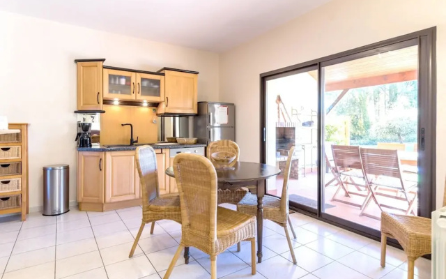 House With 5 Bedrooms in Le Val-saint-père, With Pool Access, Enclosed - фото 2