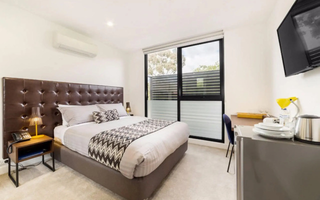 Whitehorse Apartment Hotel