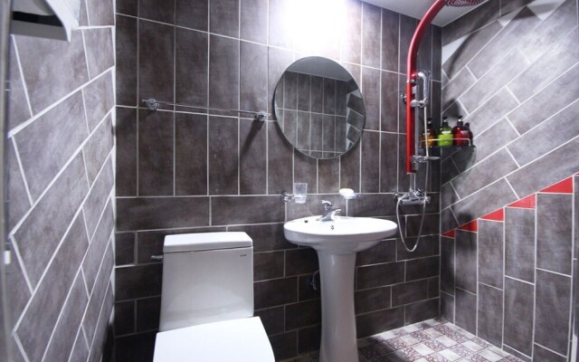 Busan Jangjeon-dong Oops