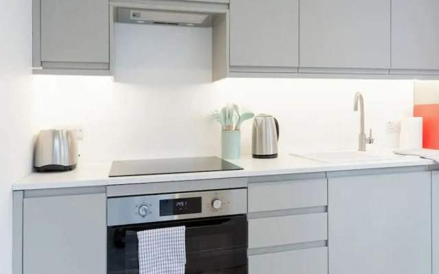 Bright & Airy 2BD - 10min walk to Centre