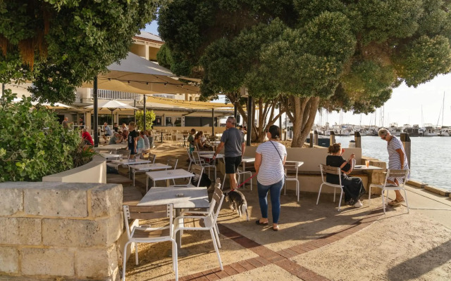 The Marina Hotel - Mindarie