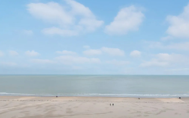Apartment in Middelkerke With Sea View