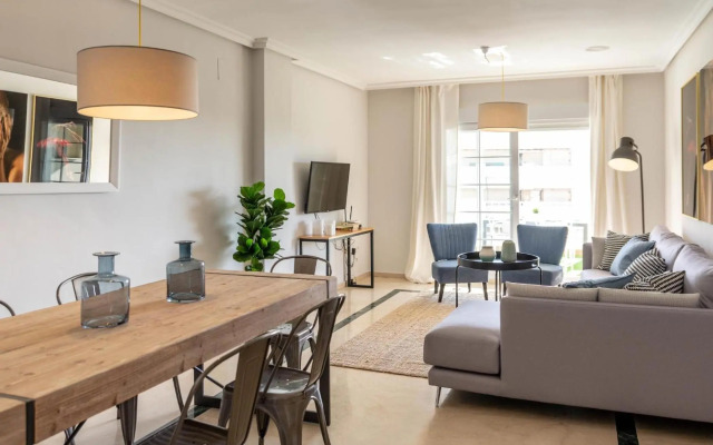 Puente Romano Modern flat, Best location in town