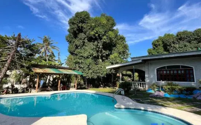 Exclusive Beachfront Vacation House with Pool