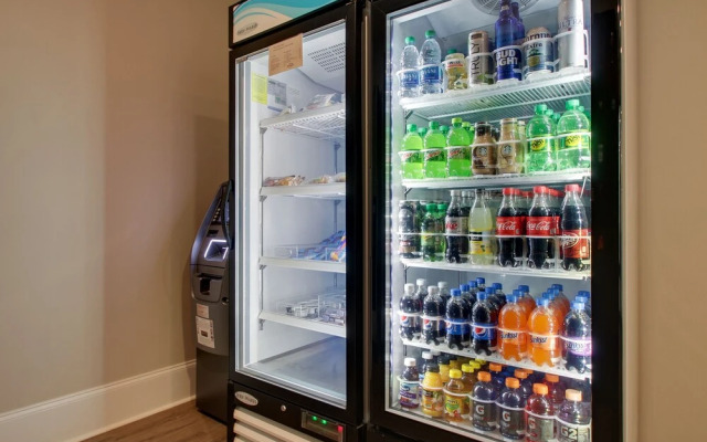 Islander Hotel & Resort