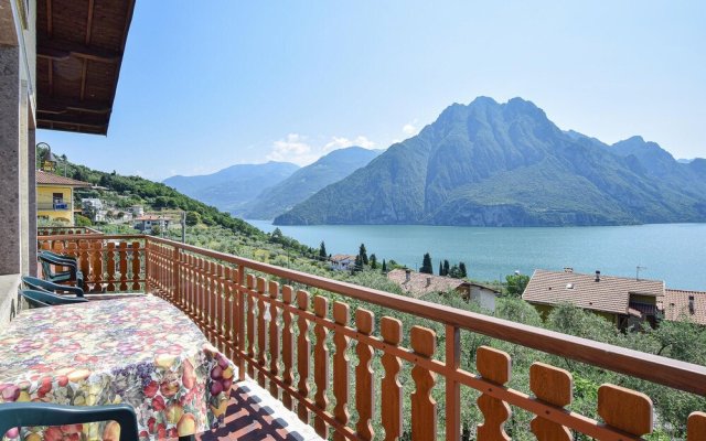 Beautiful Apartment in Riva di Solto With 3 Bedrooms and Wifi